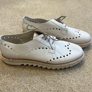 EUC AGL lace up loafers
